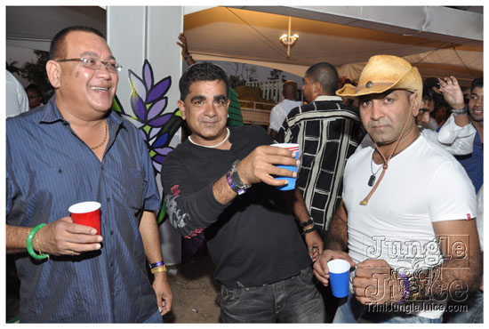 beach_house_carnival_2010_pt1-050