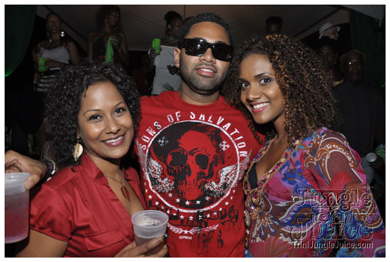 beach_house_carnival_2010_pt1-064