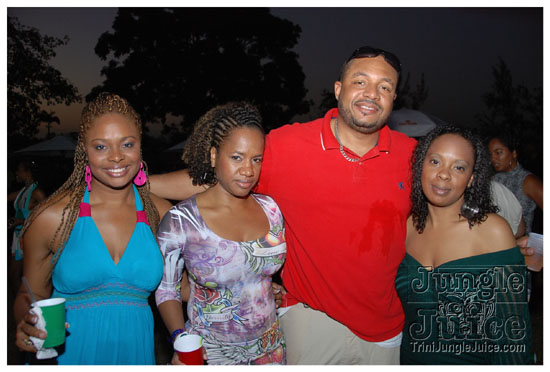 beach_house_carnival_2010_pt2-020