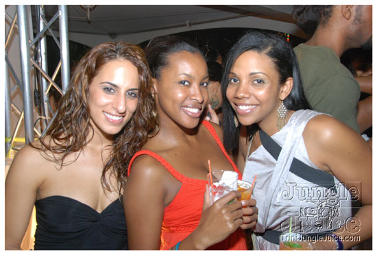 beach_house_carnival_2010_pt2-057