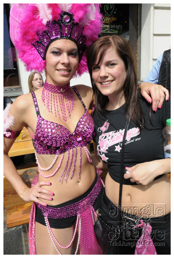 berlin_carnival_fantastic_flamingos_may23-015