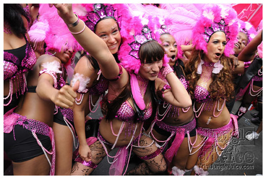 berlin_carnival_fantastic_flamingos_may23-054