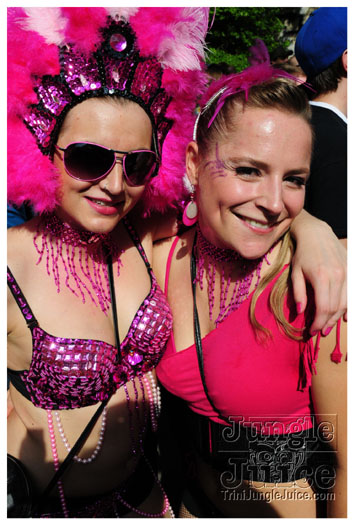 berlin_carnival_fantastic_flamingos_may23-070