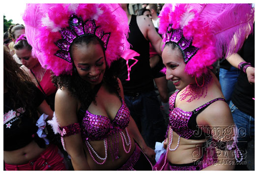berlin_carnival_fantastic_flamingos_may23-076