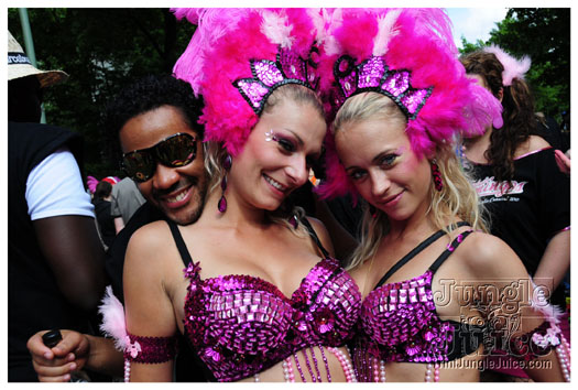 berlin_carnival_fantastic_flamingos_may23-086