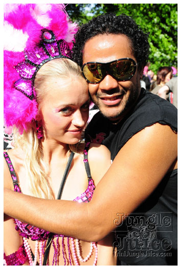 berlin_carnival_fantastic_flamingos_may23-092