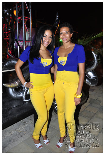 black_n_white_2010_oct8-009