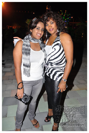 black_n_white_2010_oct8-011