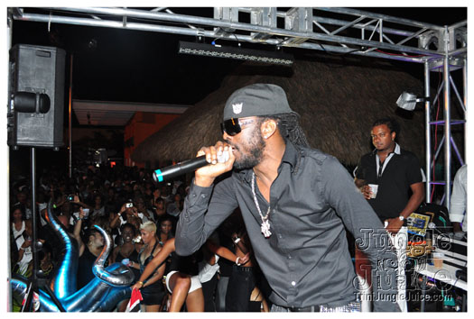 black_n_white_2010_oct8-071