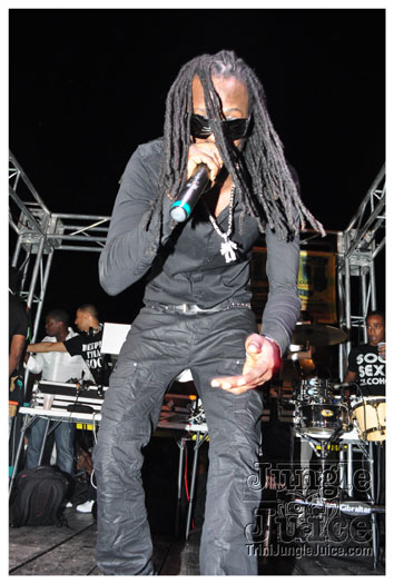 black_n_white_2010_oct8-074