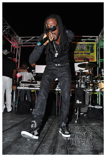 black_n_white_2010_oct8-075