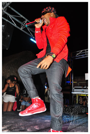 black_n_white_2010_oct8-076