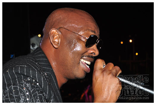 black_n_white_2010_oct8-091