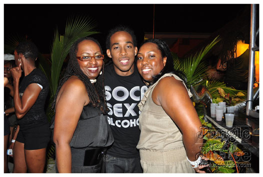 black_n_white_2010_oct8-094