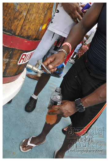 booze_cruise_2010_pt2-021