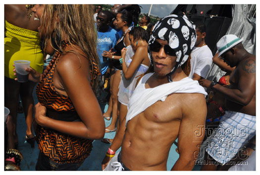 booze_cruise_2010_pt2-053