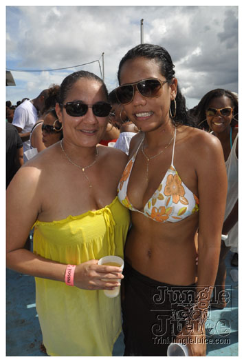 booze_cruise_2010_pt2-063