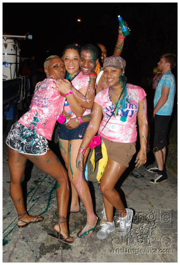 caesars_hippie_army_2010-001