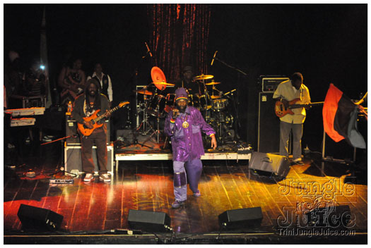 capleton_coconuts_oct24-047