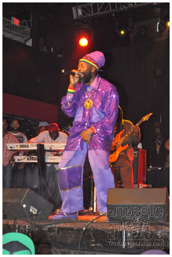 capleton_coconuts_oct24-058