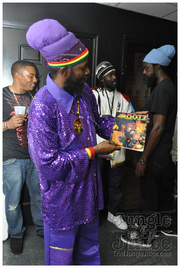 capleton_coconuts_oct24-071
