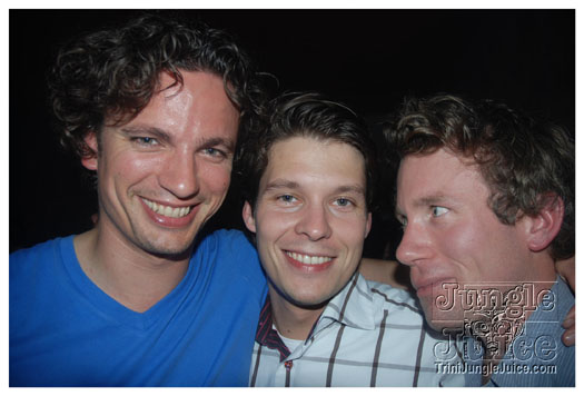 club_chu_chu_opening_nov2010-142