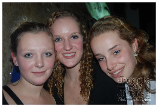 club_chu_chu_opening_nov2010-167