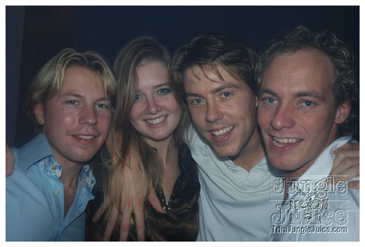 club_chu_chu_opening_nov2010-203