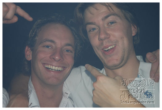 club_chu_chu_opening_nov2010-204