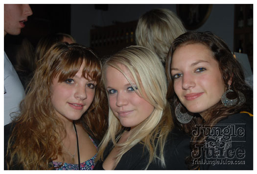 club_chu_chu_opening_nov2010-227