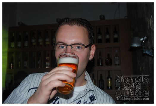 club_chu_chu_opening_nov2010-229