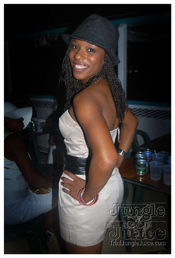 creme_uber_sexy_boat_2010-002