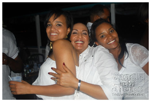 creme_uber_sexy_boat_2010-007