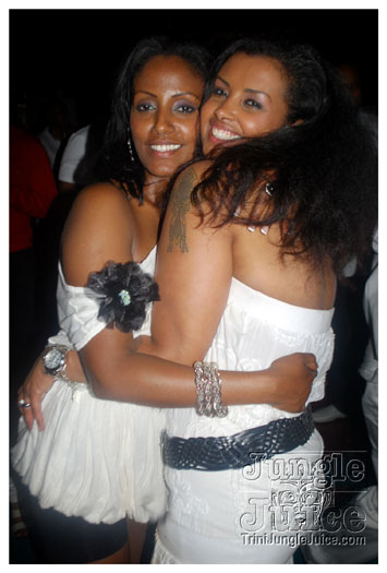 creme_uber_sexy_boat_2010-008