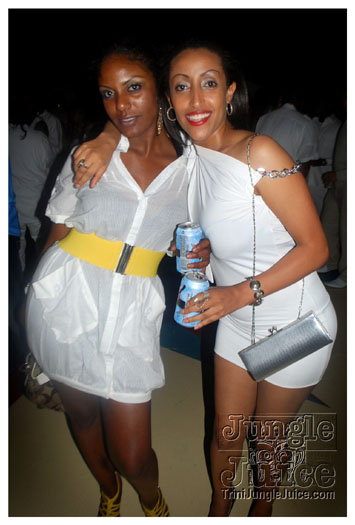 creme_uber_sexy_boat_2010-010