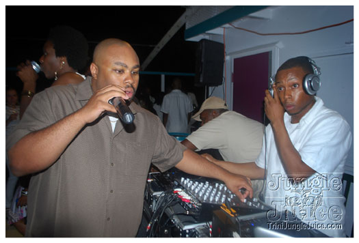 creme_uber_sexy_boat_2010-022