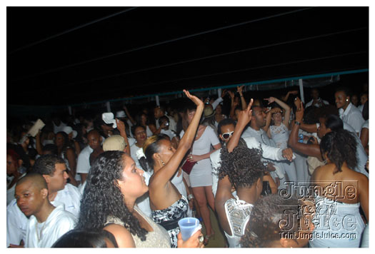 creme_uber_sexy_boat_2010-031