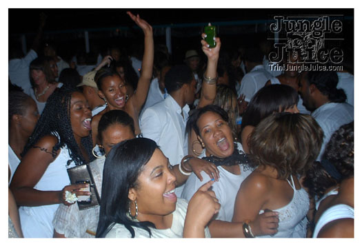 creme_uber_sexy_boat_2010-032