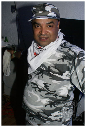 glow_we_palancing_may28-069