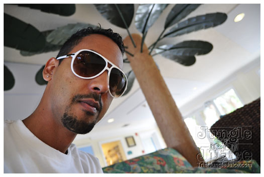 01_cayman_downtown-003