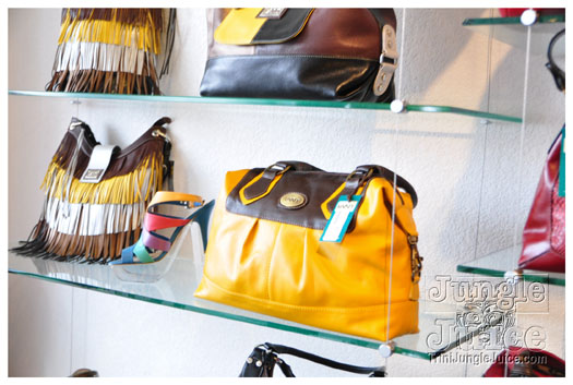 01_cayman_downtown-004