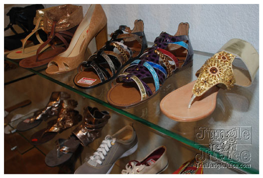 01_cayman_downtown-007