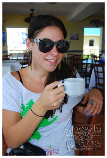 02_lunch_at_guy_harvey-017