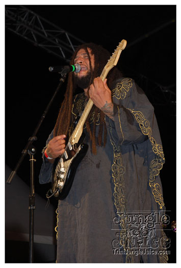 i_am_legend_3_apr3-021