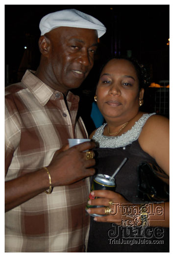 i_am_legend_3_apr3-056