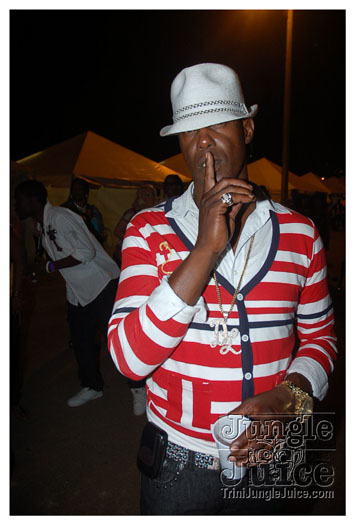 i_am_legend_3_apr3-082