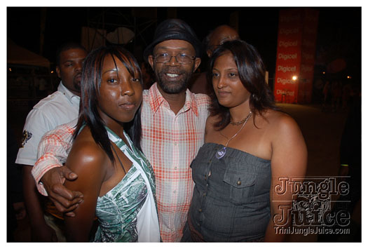 i_am_legend_3_apr3-091