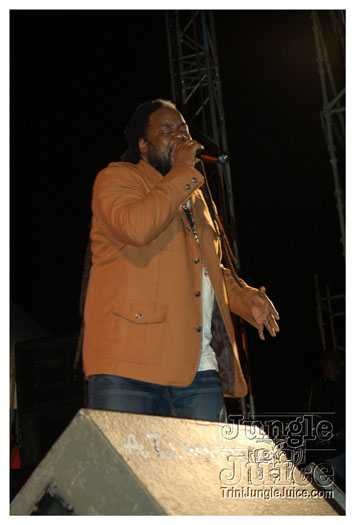 i_am_legend_3_apr3-094