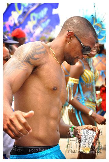 kadooment_day_2010_pt4-079