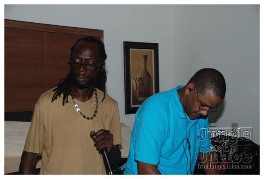 mascots_intl_2010_band_launch-004